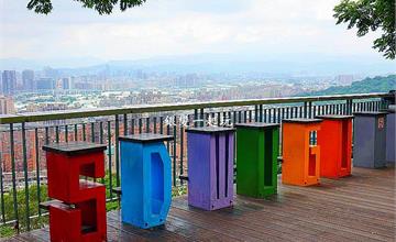 敬老卡坐捷運｜五股水碓觀景公園：層疊式設計階梯，藤蔓觀景台覽盡大台北日夜景