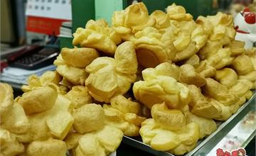 台南｜不隱藏的隱藏版！大菜市內的巨無霸泡芙這裡吃：百珍麵包蛋糕