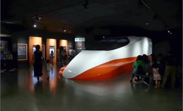 桃園｜台灣高鐵探索館，免費親子景點，一同來體驗高鐵駕駛座艙的真實感