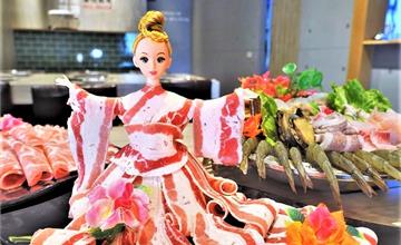 西區創意火鍋店「肉片古裝芭比陪吃！」首推超濃豆漿鍋