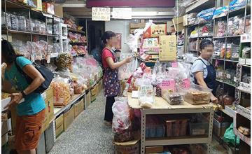 台南｜豐興行餅乾店，保安路40年古早味零食批發，過年過節生意強強滾！