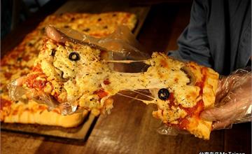 台南｜PIZZA BAR，學區人氣披薩名店，招牌雙倍起司超牽絲，1人也能輕鬆獨享！