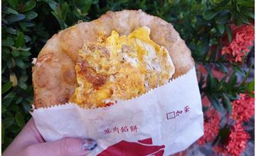 中義市場張家蔥餡餅搬遷新店面，限時三天加蛋免費，經過人潮滿滿！