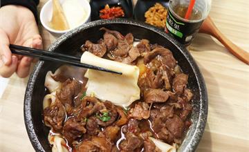 台南｜麵家二眷皮帶麵，滿滿的肉CP值高，還有冰花圓盤煎餃