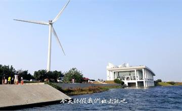 彰化伸港｜浪漫白色海豚屋，矗立水中的超美白色建築