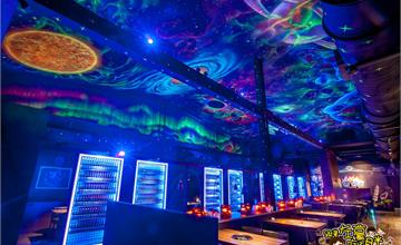 高雄｜宇宙極光下吃燒烤，開烤BAR，肉品海鮮甜點吃到飽！