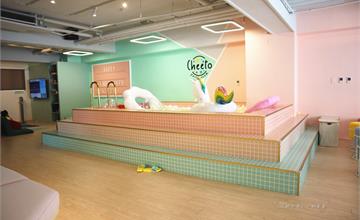 台北｜Cheeto Party Room 潮流派對聖地，超大型主題球池，KTV/桌遊/PS4，飲料免費喝到飽！