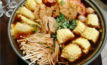 台北｜大安平價熱炒店，老師好羊肉爐，黃金烤雞、大閘蟹、泰國活蝦料理、火鍋，朋友同事聚餐好選擇