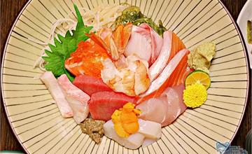台中|豪華海鮮丼新鮮大份量登場,大里首壽司,商業午餐120元起,特色隱藏料理