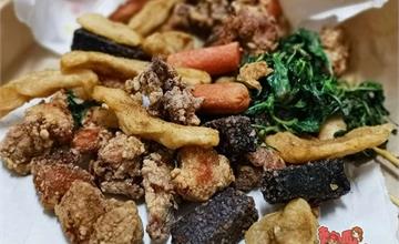 台南│一婦當關萬夫莫敵的超人氣鹹酥雞店，美味值得等待：東門阿姨鹹酥雞