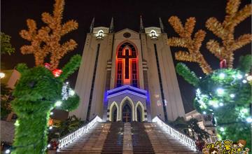 高雄｜高雄聖誕拍照景點，鳳山教會，夢幻聖誕樹、光雕、銀河花園、珍珠貝殼