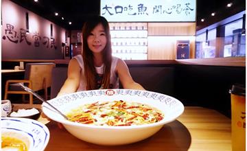 台中西屯｜逢甲刁民酸菜魚：台中首間巨無霸酸菜魚營業到凌晨兩點，還沒開門就排隊！