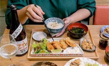 中壢｜日式定食推薦，坐著做員工食堂，招牌炸廣島牡蠣定食肥嫩爆漿！
