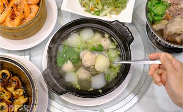 台中｜梧棲美食始祖！老字號台菜海鮮餐廳，新天地梧棲創始店，菜色變化豐富，招牌魚翅丸湯好暖胃
