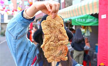 台南｜李聖宮無名鹹酥雞，招牌比臉大雞排，買一份配馬沙溝燈會吧！