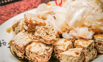台南｜北區阿嬤臭豆腐，酥軟各半最道地～大份$55、小份$40，紅茶免費喝！