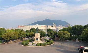 韓國釜山│龍頭山公園，南浦洞商圈旁能俯瞰整座港口的景觀用釜山塔