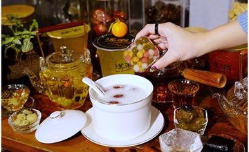 台中新開茶飲店，現沖高山烏龍茶內用只要50元，還有超吸睛的五行珍珠！