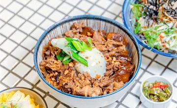 台中│TAKU牛丼,模範街商圈超美老宅人氣丼飯,還沒到用餐時段就得排隊候位