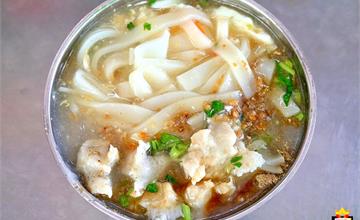 台南麵店／傳統古早味飄香50年／市場隱藏版美食／沒有老饕帶路找不到／在地人從小吃到大／價格親民料多實在 