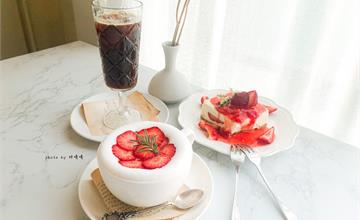 【嘉義西區】MEWE cafe嘉義市區韓系貨櫃屋咖啡廳，用韓文點餐每樣還能折$5，甜點好吃，有趣又舒服的不限時咖啡廳