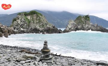 宜蘭南澳｜粉鳥林漁港：漸層海水藍，超美月牙灣！