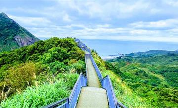新北瑞芳三大美拍景點：報時山步道、黃金瀑布、勸濟堂景觀台，166公尺即可欣賞絕美山海，全家一起健行最適合！