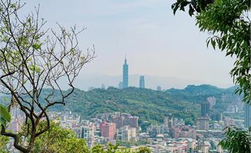  台北仙跡岩│城市中的綠林，享受一個人的晨間登山時光