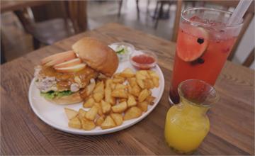 台北｜Waku Waku Burger わくわく：海島風情～東洋沖繩風味餐廳！