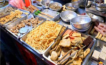 台南｜沒有招牌沒有店名，隱身菜市場的在地人私藏鹹酥雞攤