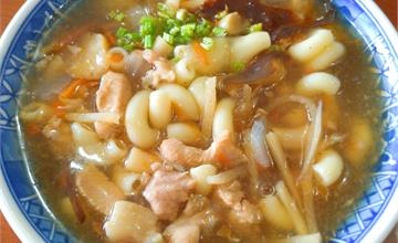 宜蘭｜阿婆油飯、哈克炭烤：傳統美食好味道！必吃通心麵羮～