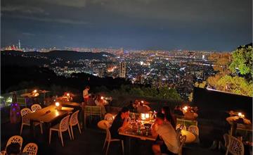 捨不得睡的夜-就在深夜咖啡廳喝一口浪漫X在夜景餐廳品一口美好