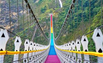 南投｜超夯景點：雙龍瀑布七彩吊橋，腳踏超長七彩吊橋欣賞絕美山景！ 