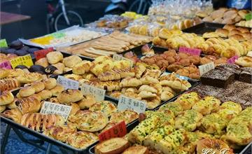 台南最霸氣的麵包攤！騎樓下30年的老味道：味興麵包店