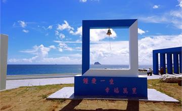 北海岸最新打卡熱點！萬里幸福廣場：一秒到希臘！眺望基隆嶼、觀野柳海岬，盡享無敵百萬海景