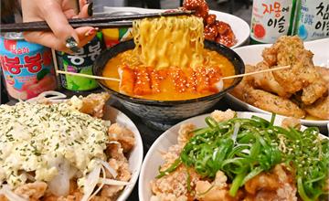 台中│韓雞Bar，台中人氣韓式炸雞，口味超多，外脆內嫩，咬下去還會噴汁！