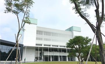 屏東｜屏東縣政府文化處圖書館：全台唯一的森林系圖書館！被綠色植物簇擁的絕美圖書館～