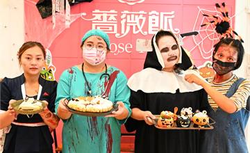 台中│超過50年的甜點店一樣跟風萬聖節，恰吉、醫生不稀奇，哆啦a夢也可以?