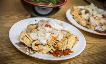  [桃園中壢]135香酥臭豆腐/隱藏版巷弄美食，在地人帶路才找得到的香酥臭豆腐！