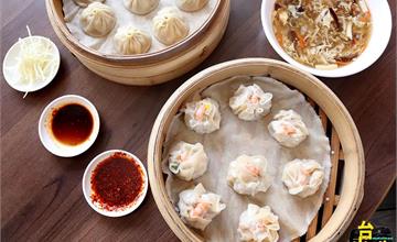 台南｜用餐時段必客滿的小籠湯包！手工現包用料實在：轉餃餃子館