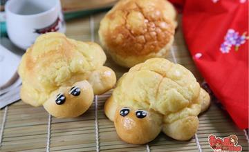 台南安平│新開業日式風格麵包店，「烏龜波蘿」可愛又好吃：紅磚厝bakery