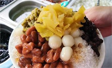 台南安南｜休閒小站-喵喵冰館：堆成小山的黑砂糖剉冰！一碗只賣30元，俗擱大碗