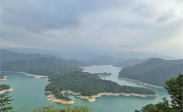 新北石碇 ｜ 鱷魚島景觀平台：翡翠水庫上的大鱷魚！北宜公路上的絕美秘境