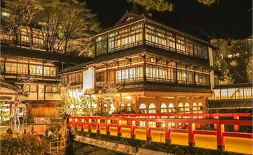 神隱少女取景地之一 夢幻木造湯宿旅館群馬「積善館」