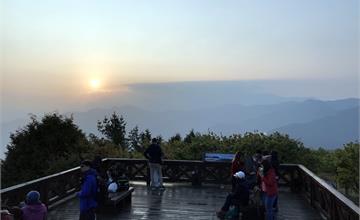 阿里山│疫情過後就搭阿里山小火車祝山線看日出 內行人才知道的私房小笠原觀景台 