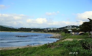 屏東│後灣海堤 藍天、碧海、愛心灣、白色珊瑚石沙灘、藍白地中海風的淨土