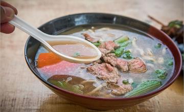 桃園│二哥三弟牛肉舖/牛肉麵快餐車你見過嗎？還是賣現切溫體牛牛肉麵！