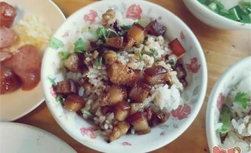 台南│你要生魚皮還是熟魚皮？這間台南肉燥飯老店，不能錯過：阿和肉燥飯