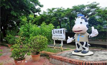 台南柳營│八老爺車站-乳牛的家 木造車站有fu，乳牛、草泥馬等可愛動物好療癒