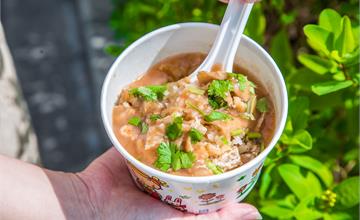 羅東│純精路無名油飯/在地經營超過20年以上，軟糯油飯加油豆腐泡一吃成主顧！